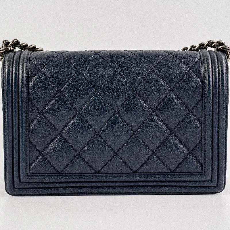 Chanel bags for the minimalist fashionChanel Boy New Medium lambskin Navy