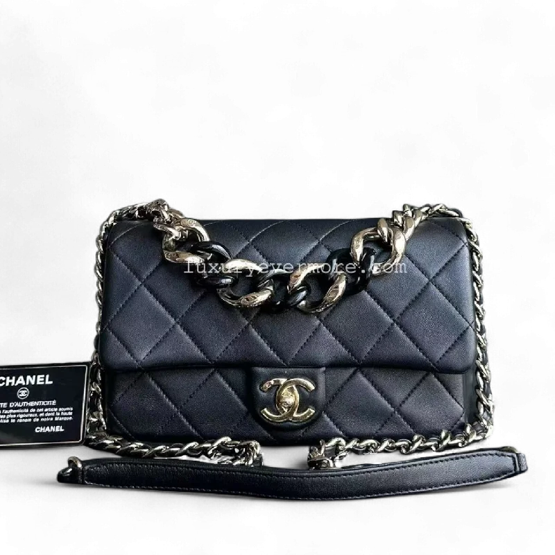 Chanel bags for the minimalist fashionChanel 2020 Elegant Resin Chain Flap - Quilted Lambskin Black Golden Hardware Sereis 28