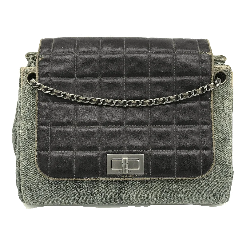 Chanel Small Crossbody Bag for TravelVintage Chanel Bag