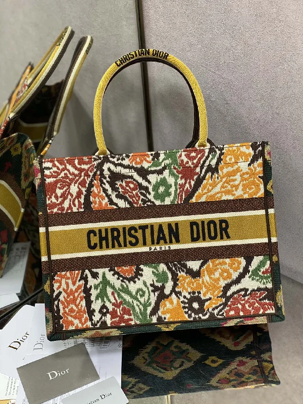 Christian Dior crossbody bags with a front - flap pocket for easy accessChristian Dior - Luxury Bags  496