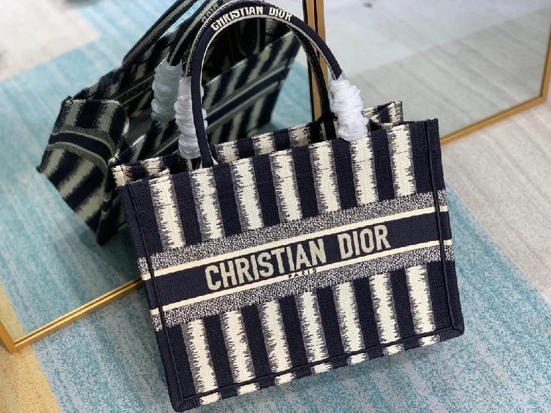 Stylish Christian Dior shoulder bags with a tassel - adorned zipperChristian Dior - Luxury Bags  505