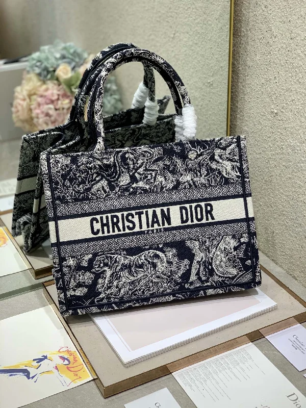 Christian Dior handbags with a removable shoulder strap for versatilityChristian Dior - Luxury Bags  508