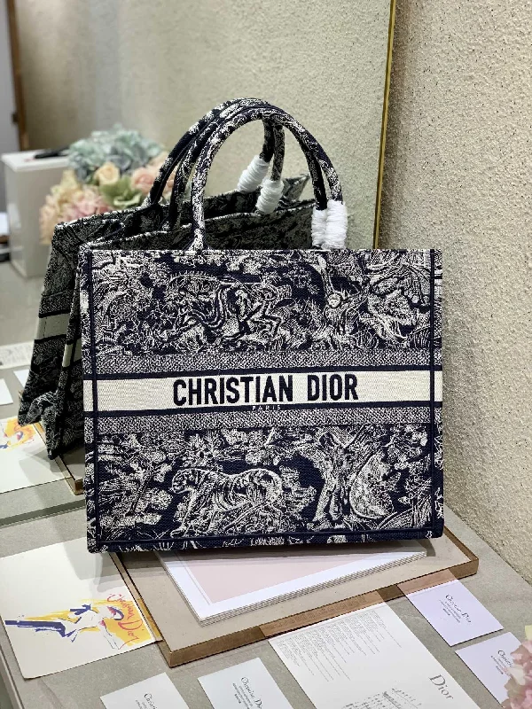 Christian Dior tote bags with a double - handle and shoulder - strap optionChristian Dior - Luxury Bags  509