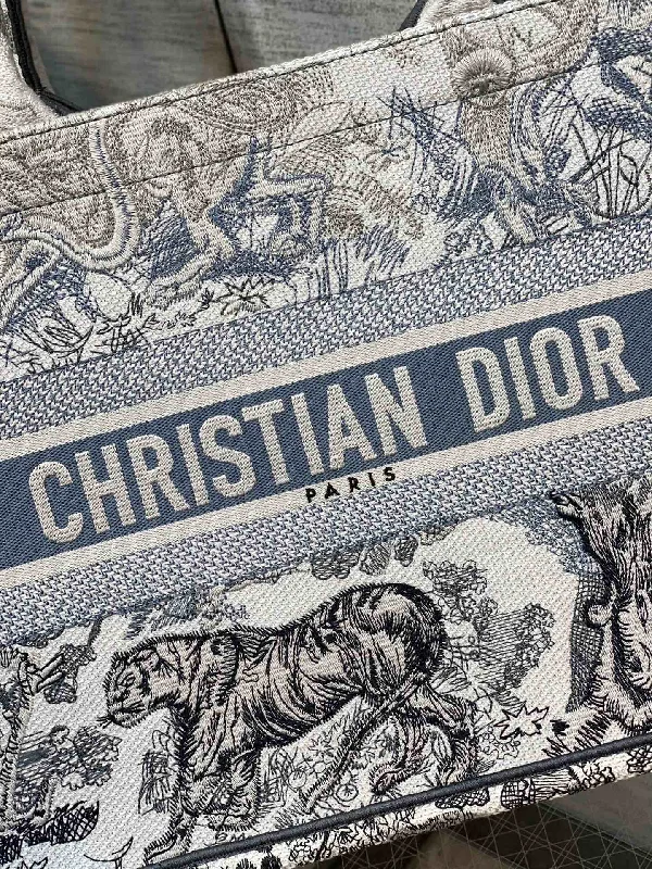 Trendsetting Christian Dior crossbody bags with a colorful strapWF - Dior Bag - 435