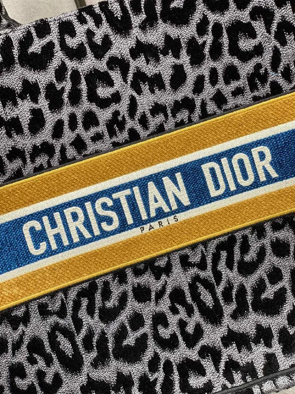 Contemporary Christian Dior handbags with a unique shapeWF - Dior Bag - 447