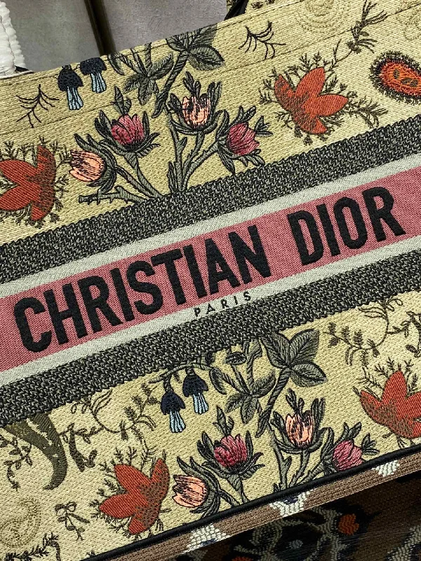 Christian Dior Saddle bags with a distressed leather finishWF - Dior Bag - 497